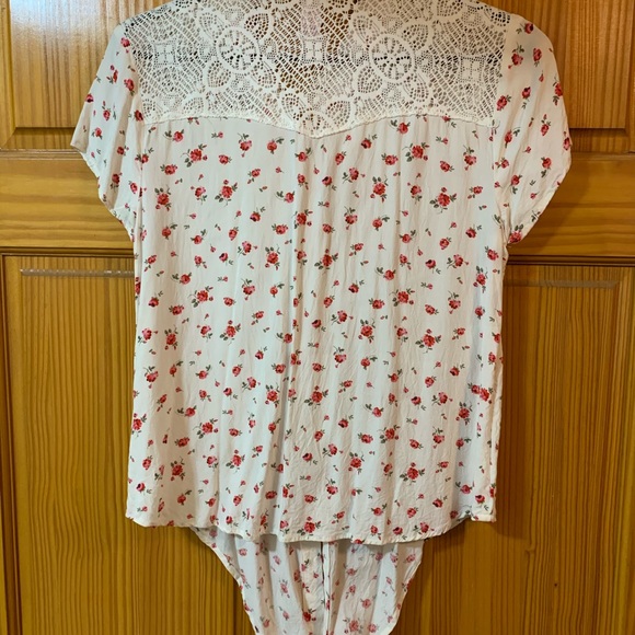 Flower button down - Picture 3 of 3